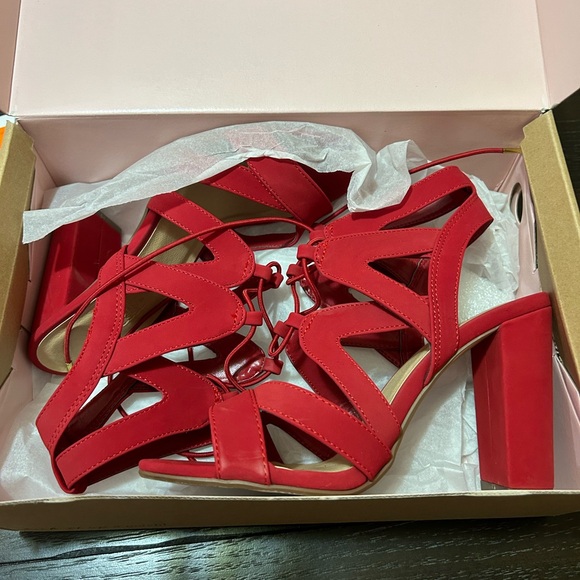 Heels - Picture 3 of 10